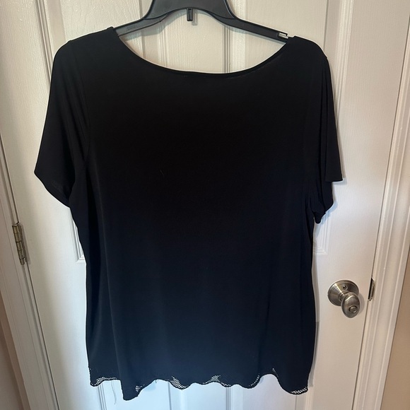 Avenue Black Short Sleeve Top - Picture 2 of 4